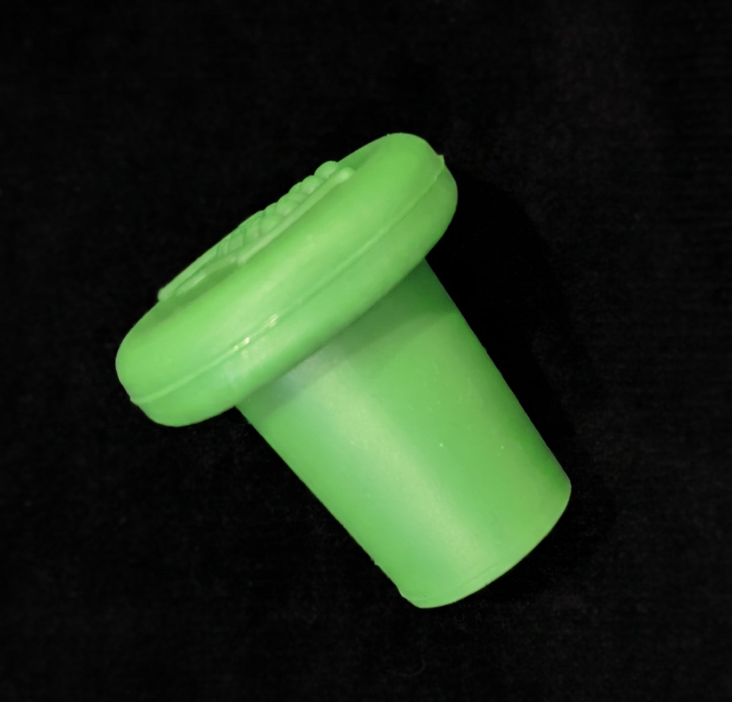 Premium Airtight Wine Bottle Stopper Sets | Leak-Proof Silicone | Preserve Freshness & Horizontal Storage | Vin Table Grape Logo